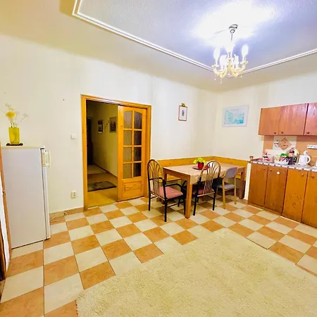 Chloe Ll Apartamento