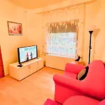 Chloe Ll Apartment *