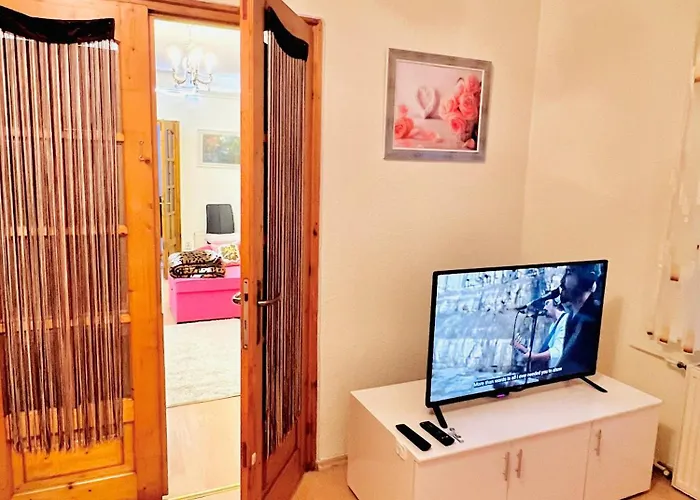 Chloe Ll Apartament *